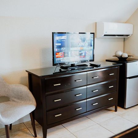 Shangri-La Boutique Bed & Breakfast West Bay Bagian luar foto