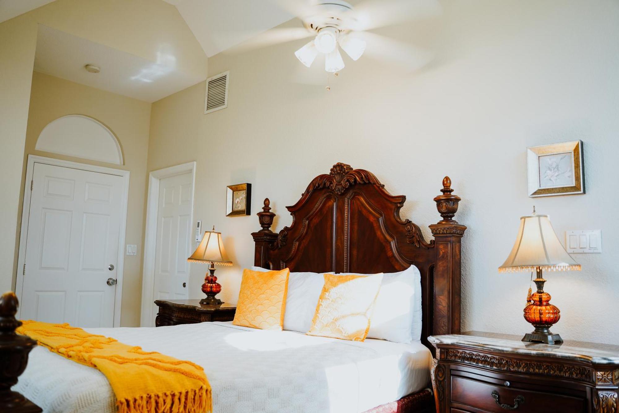 Shangri-La Boutique Bed & Breakfast West Bay Bagian luar foto