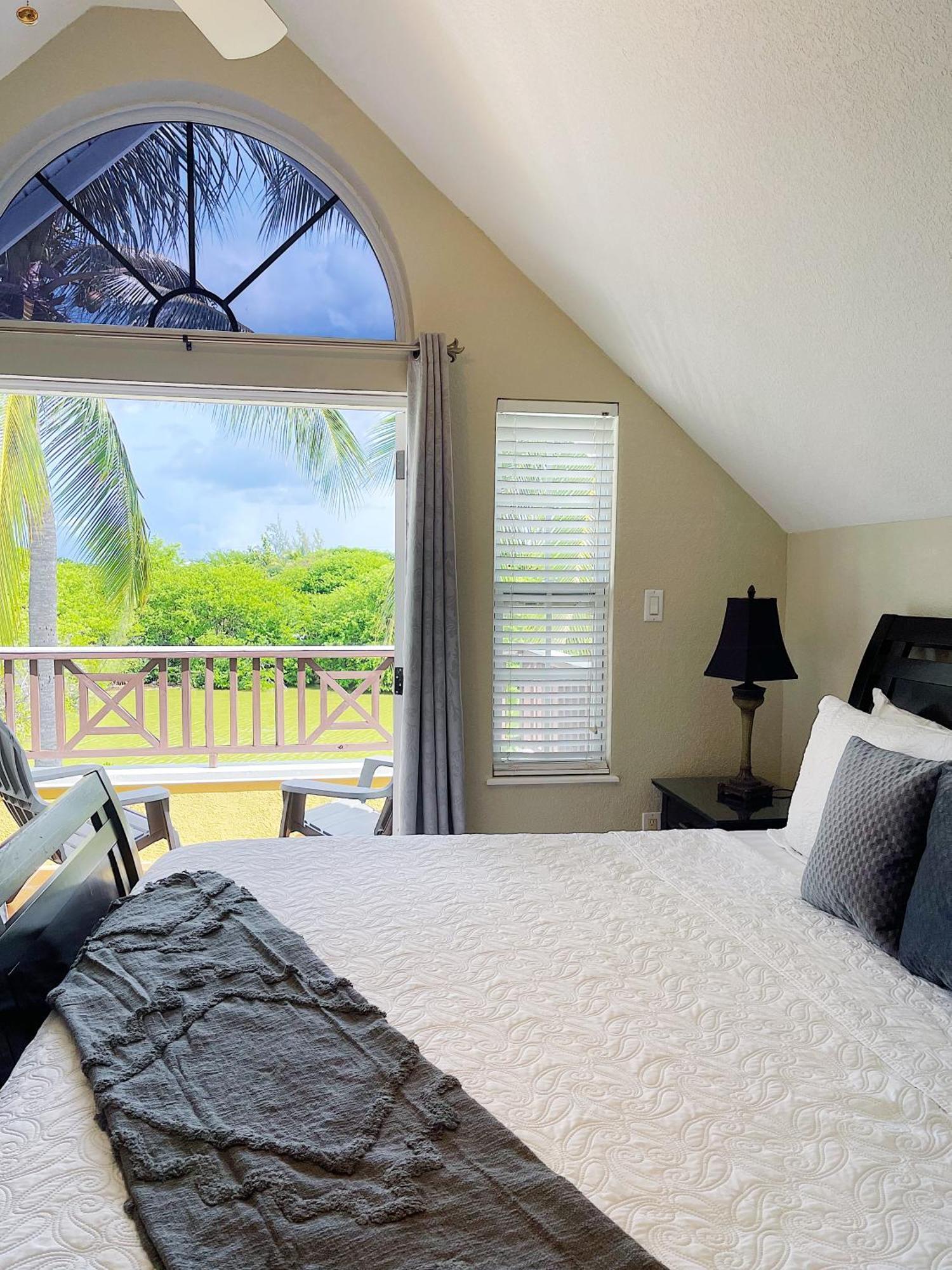 Shangri-La Boutique Bed & Breakfast West Bay Bagian luar foto