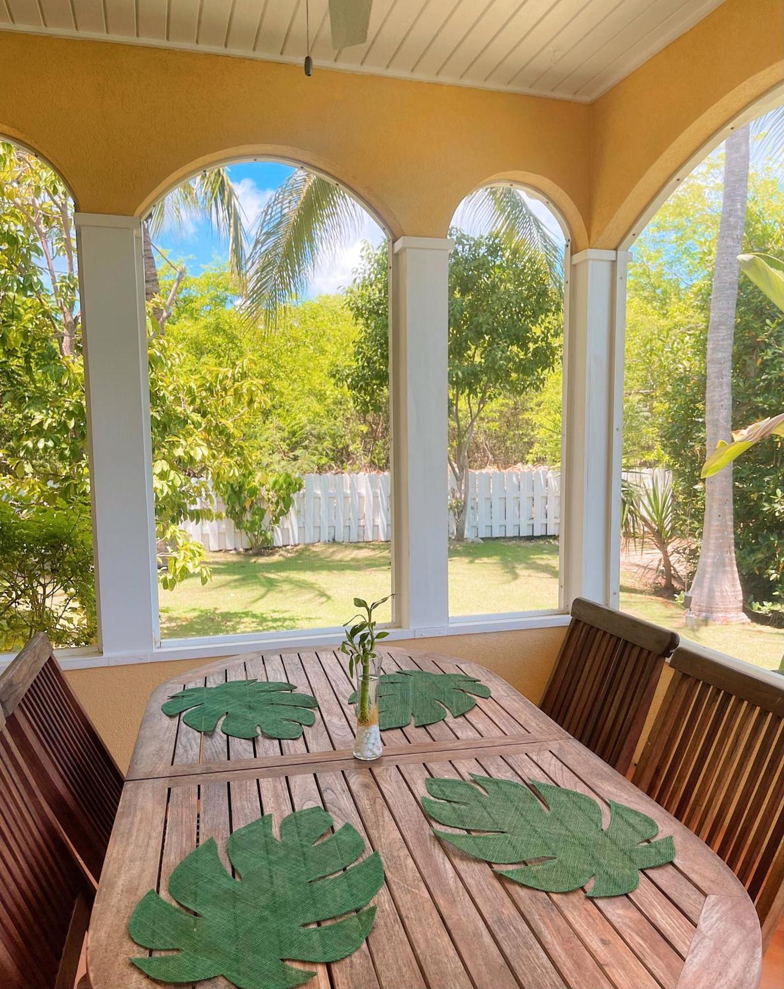 Shangri-La Boutique Bed & Breakfast West Bay Bagian luar foto