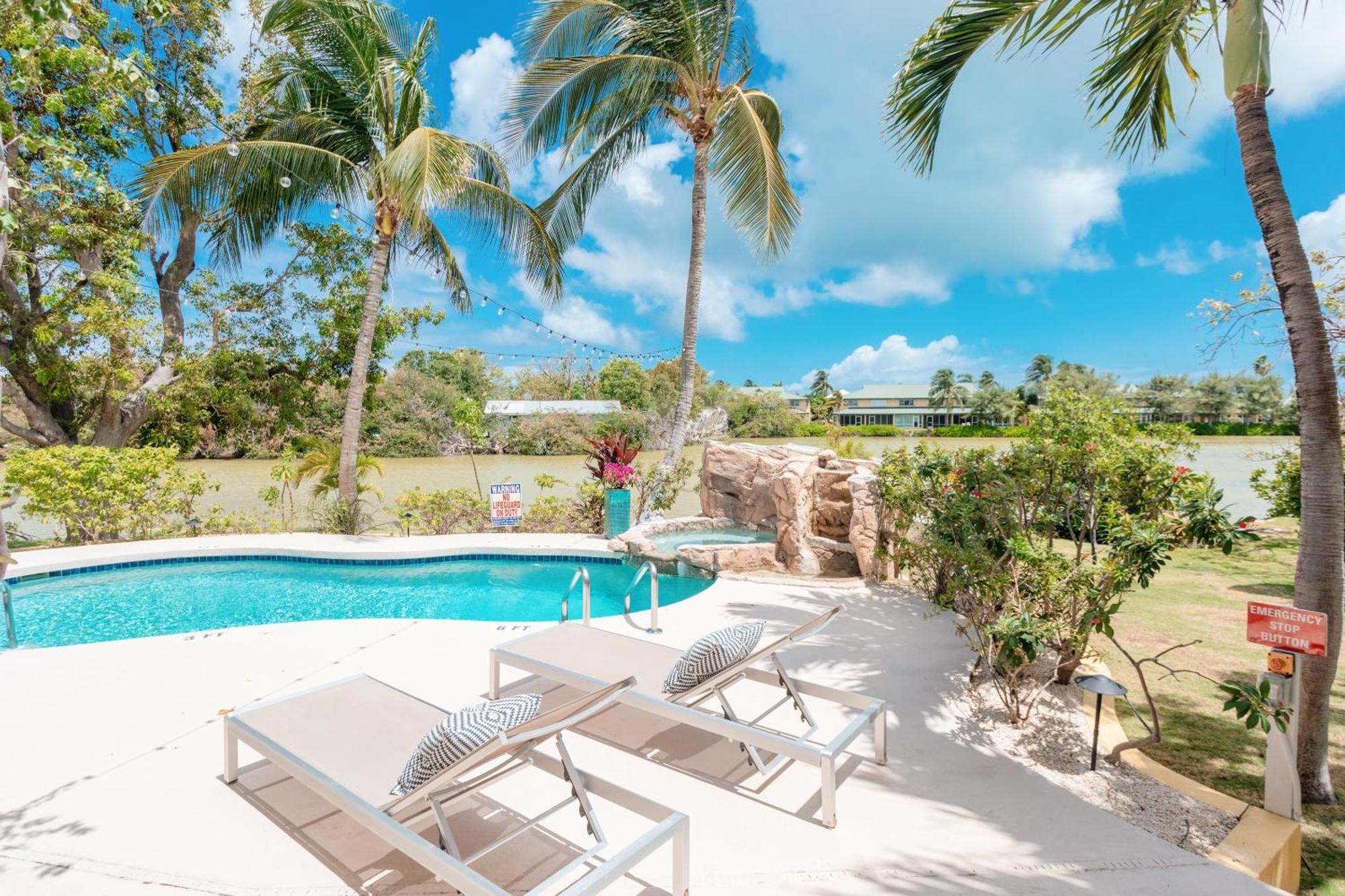 Shangri-La Boutique Bed & Breakfast West Bay Bagian luar foto