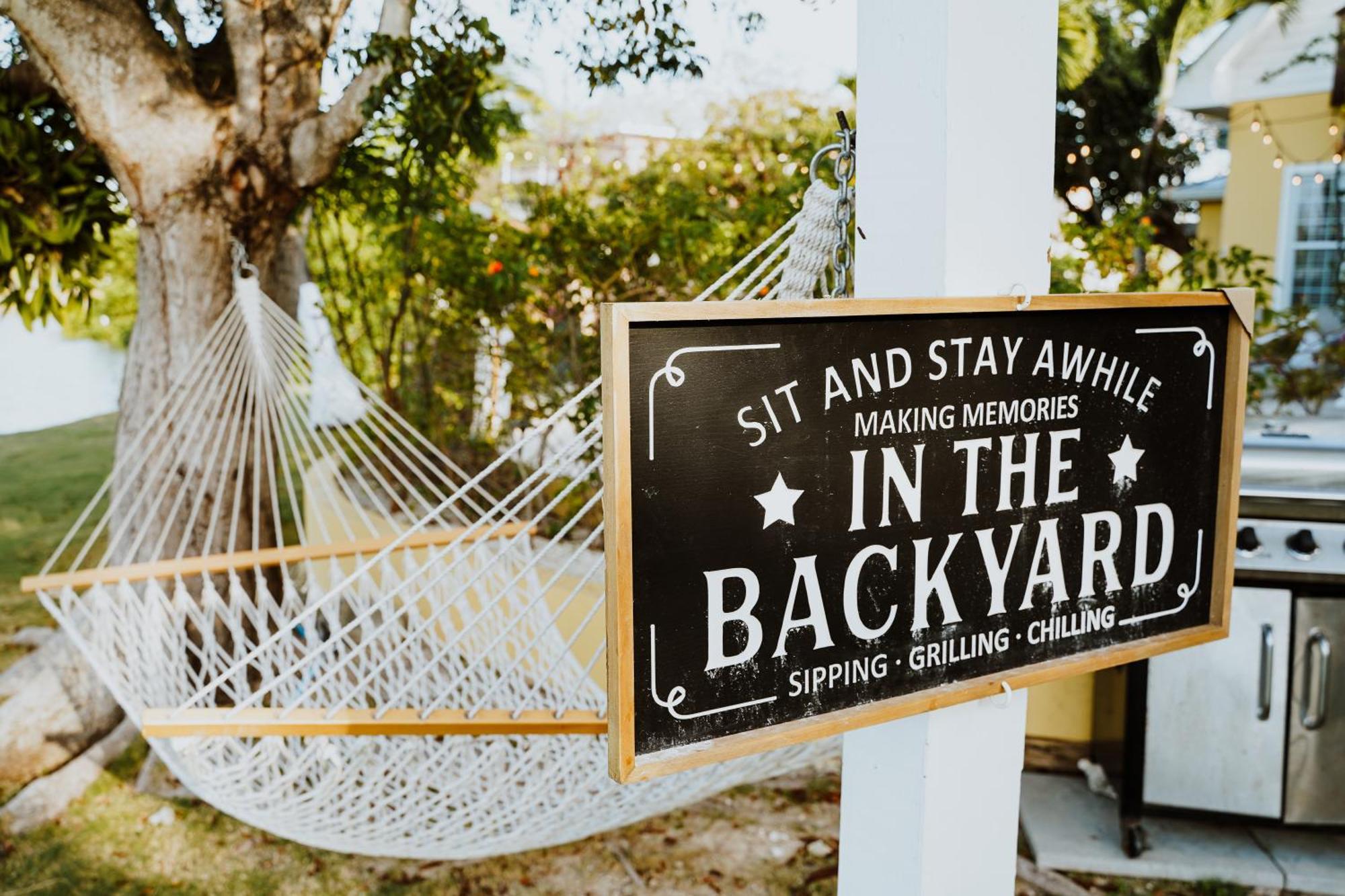 Shangri-La Boutique Bed & Breakfast West Bay Bagian luar foto