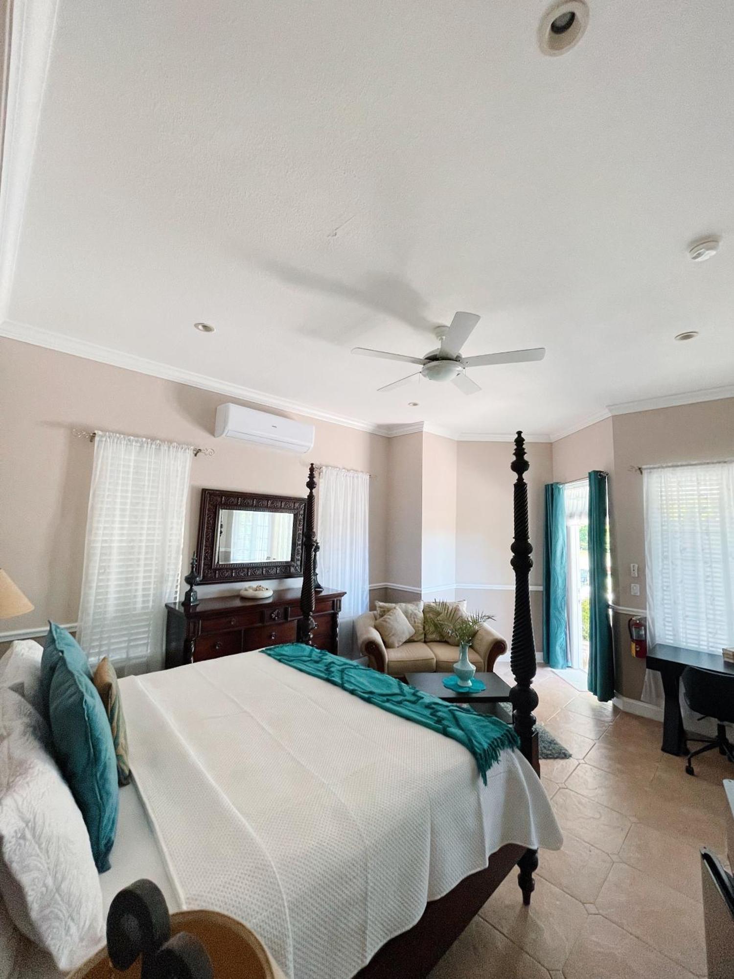 Shangri-La Boutique Bed & Breakfast West Bay Ruang foto