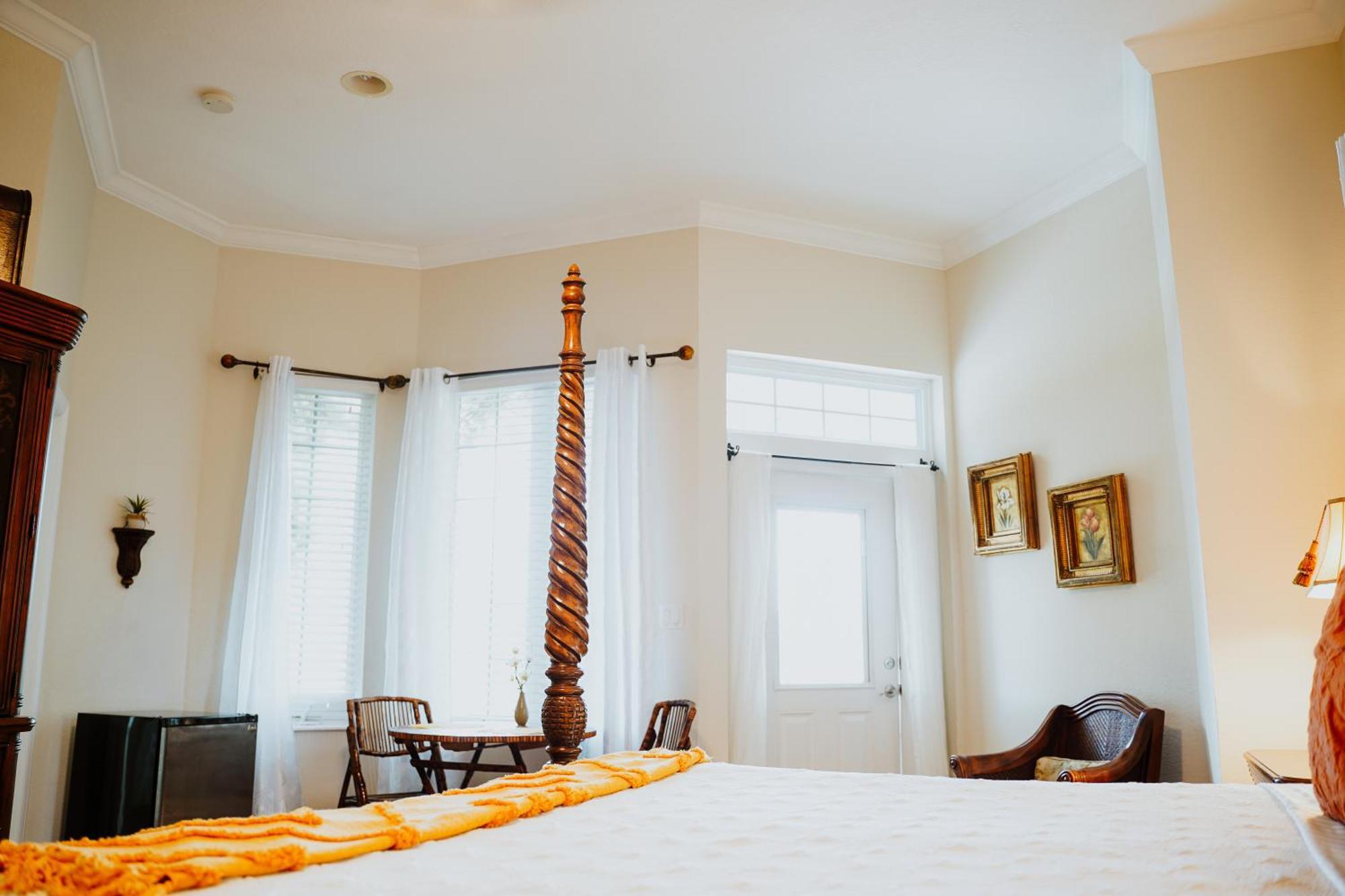 Shangri-La Boutique Bed & Breakfast West Bay Ruang foto