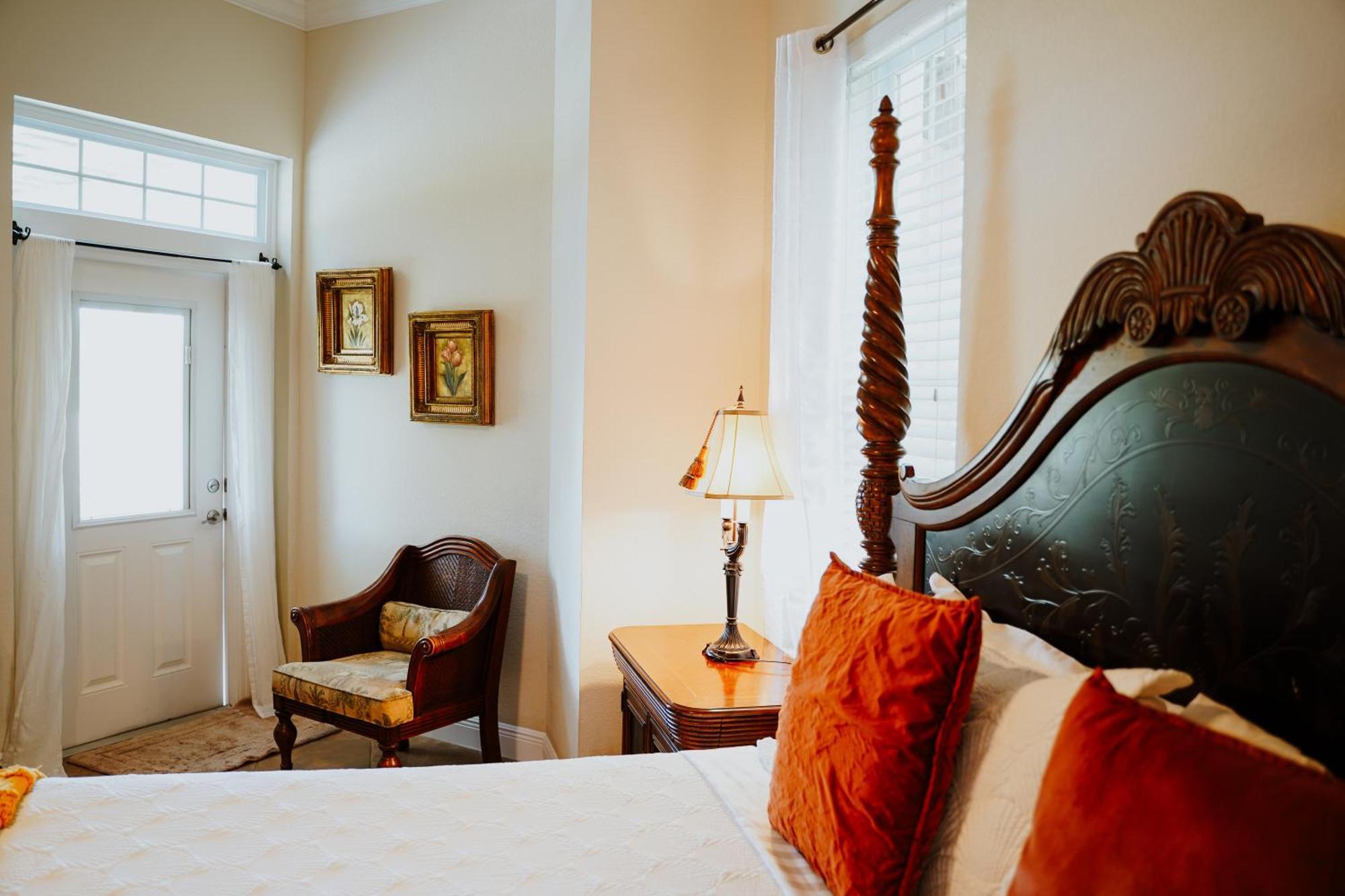 Shangri-La Boutique Bed & Breakfast West Bay Ruang foto