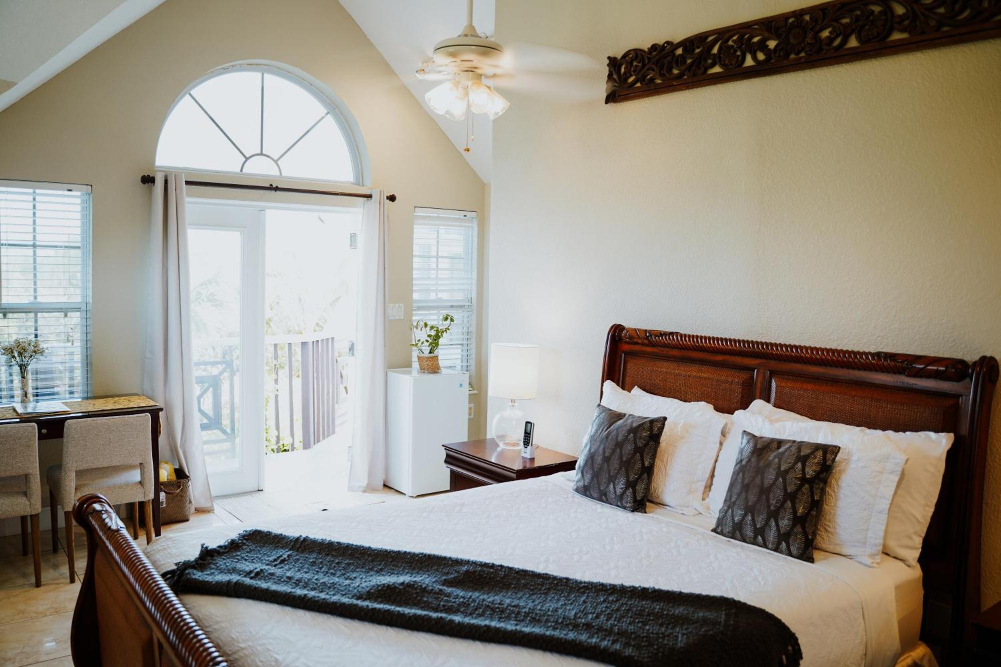 Shangri-La Boutique Bed & Breakfast West Bay Ruang foto