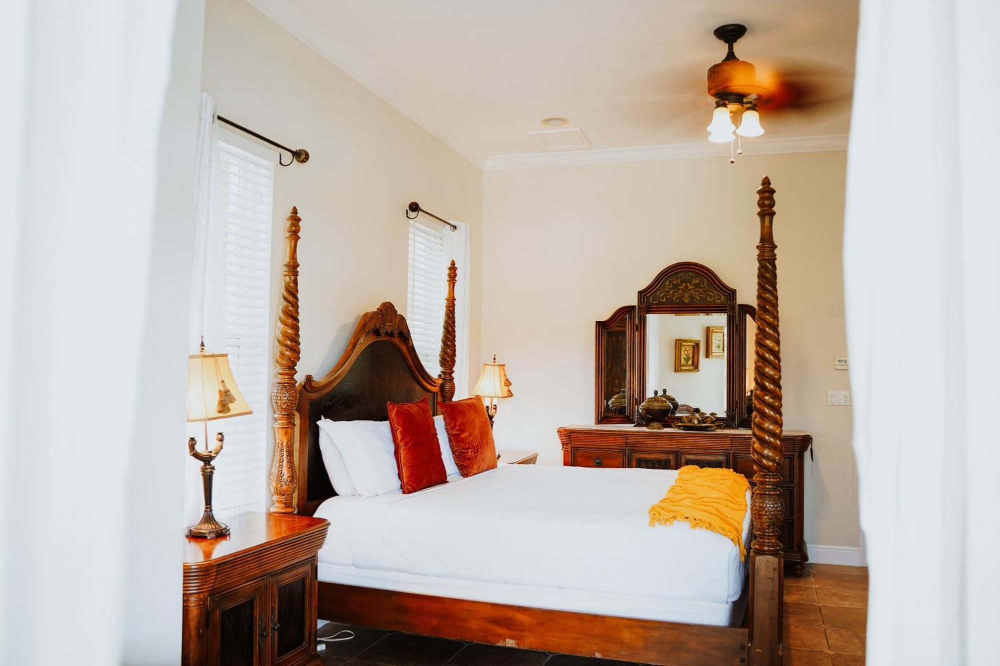 Shangri-La Boutique Bed & Breakfast West Bay Ruang foto