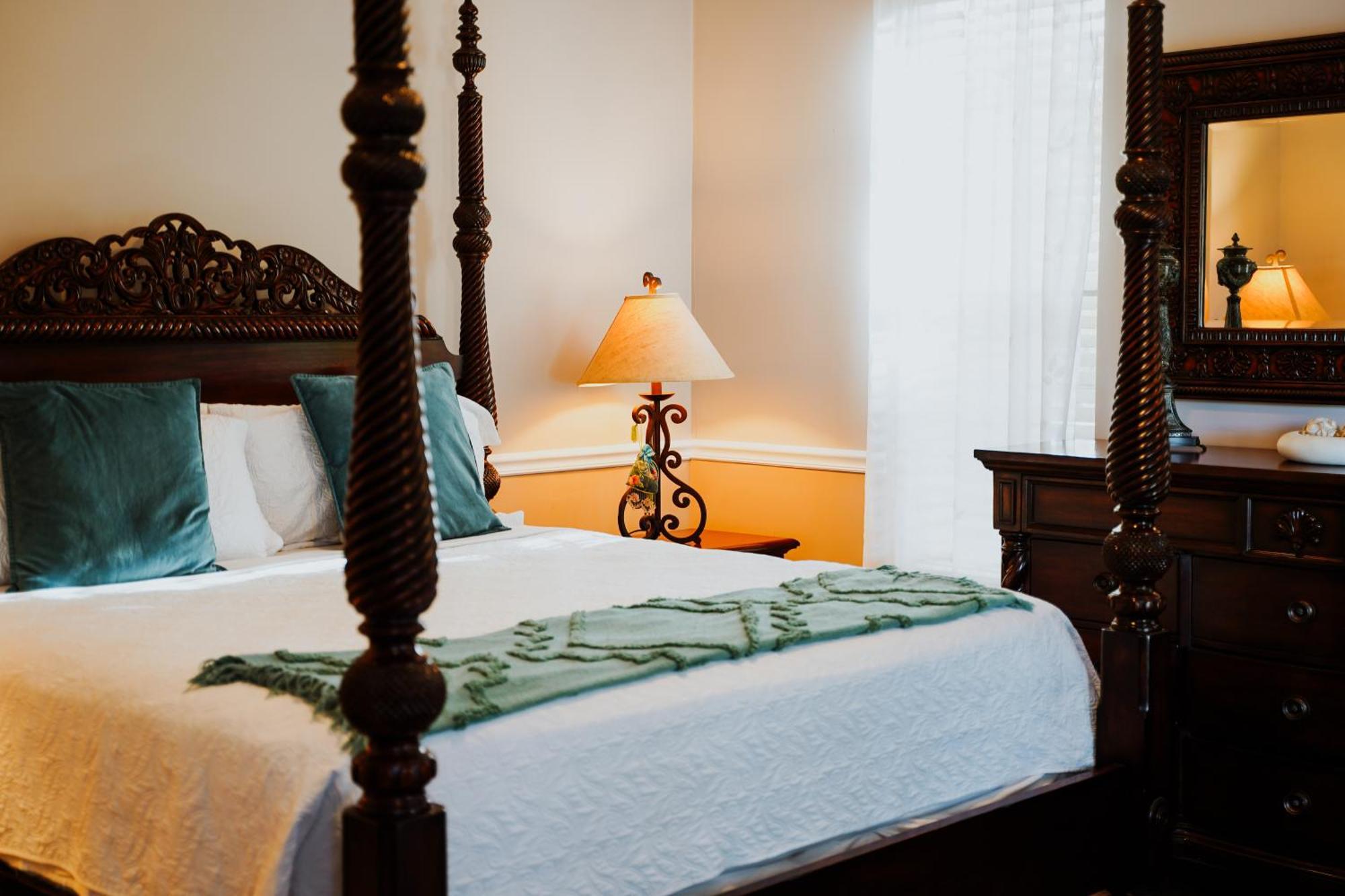 Shangri-La Boutique Bed & Breakfast West Bay Bagian luar foto