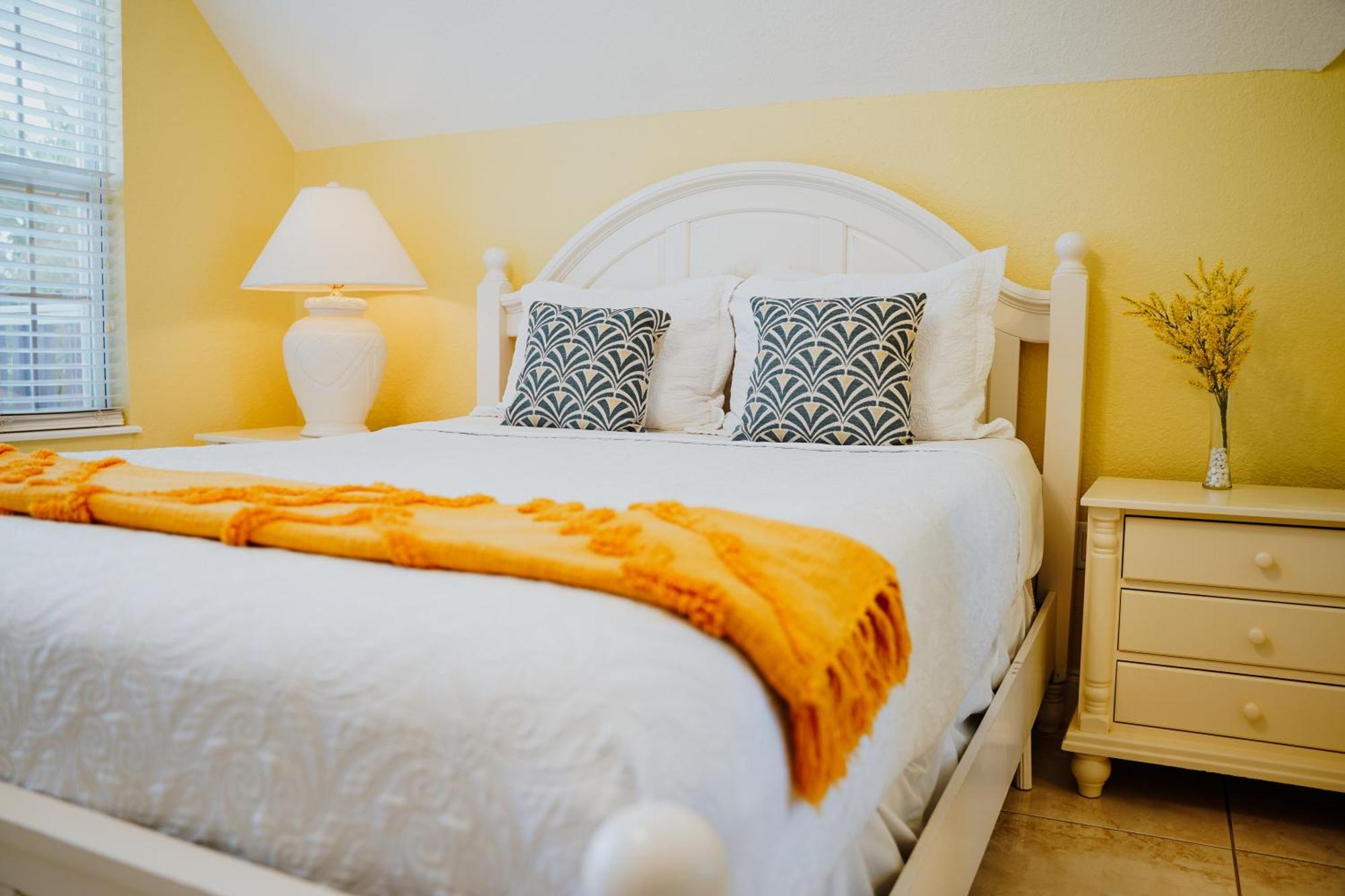 Shangri-La Boutique Bed & Breakfast West Bay Bagian luar foto